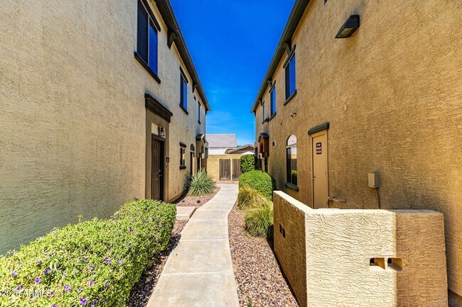 Foto del edificio - 2727 N Price Rd