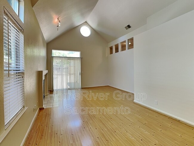 Building Photo - 2414 Albany Ave