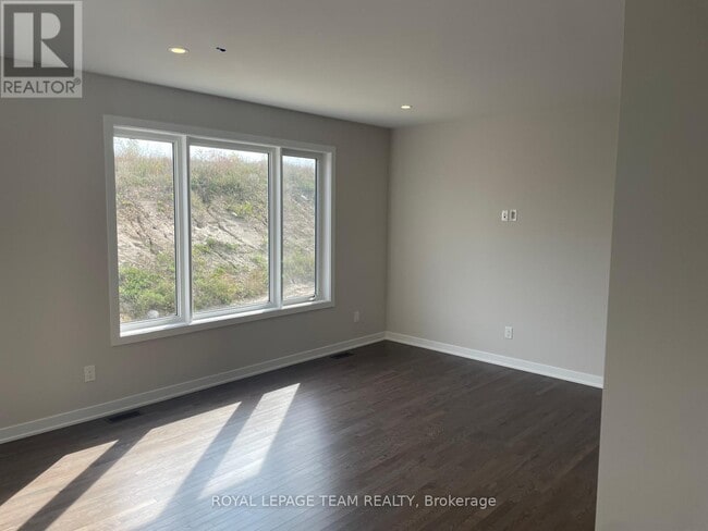 Building Photo - 724 Eminence St