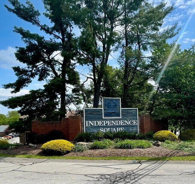 Foto del edificio - 8111 Revere Pl