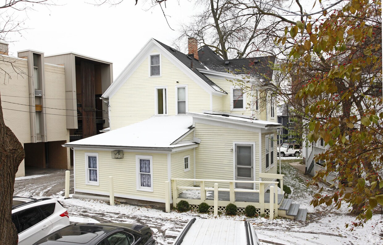 Building Photo - 1311 Wilmot St