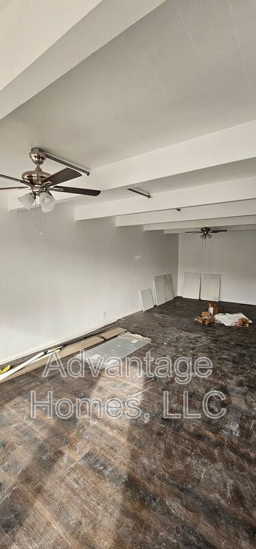 Building Photo - 911 N 70th Terrace