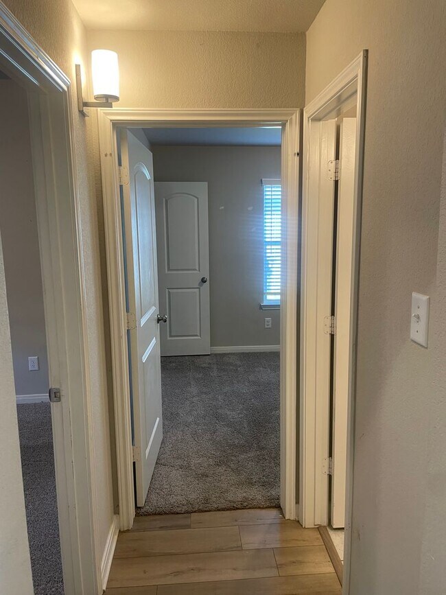 Foto del edificio - 7809 Montclair Dr