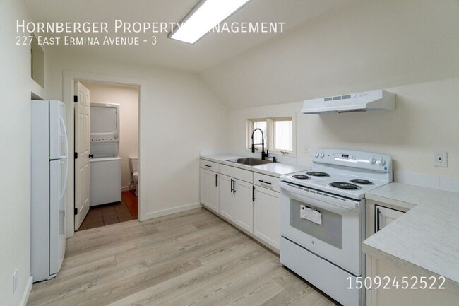 Foto del edificio - Newly Remodeled 2 Bed 1 Bath Unit!