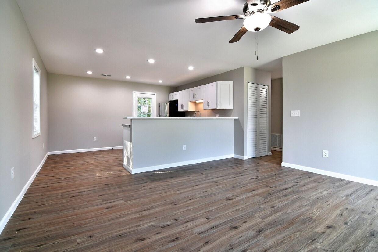 Primary Photo - 3 bedrooms, 1 bathroom ranch style home in...