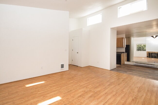 Building Photo - "Charming 2-Bed, 2-Bath Haven on Tripp Drive – Cozy Living in Reno!"