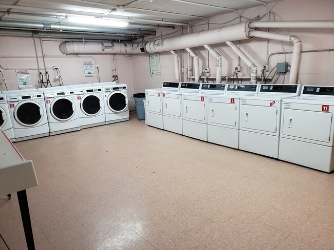 Foto del edificio - 46 Cochituate Rd