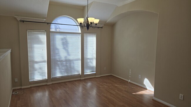 Foto del edificio - 10008 Chestnut Creek Way