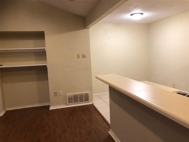 Foto del edificio - 8703 Holly St