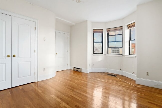 Foto del edificio - 533 Columbus Ave