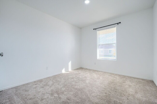 Foto del edificio - Well-Maintained Home in Princeton – Comfortable Living in a Growing Area
