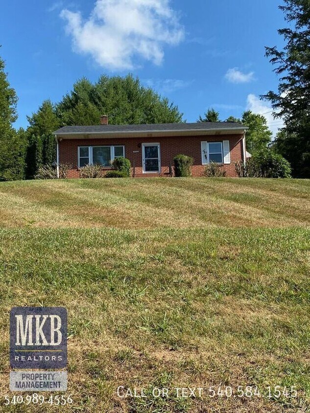 Foto principal - 6099 Franklin Rd