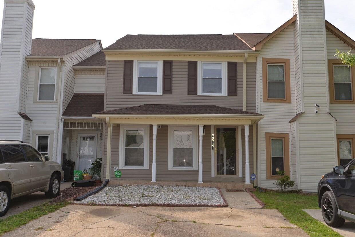 Primary Photo - 3 Bedroom Townhome in Kempsville Lakes