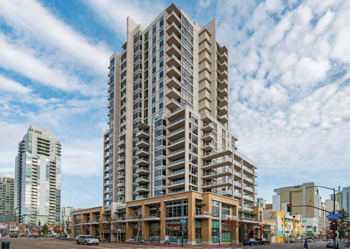 Foto principal - Elegant & Modern 2BD/2BA Condo in Downtown...