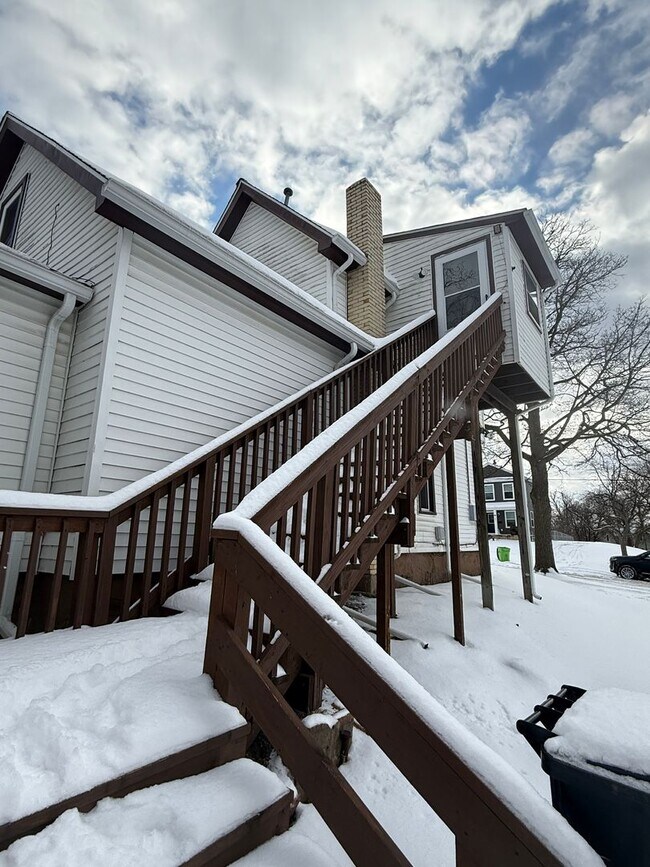 Foto del edificio - 1206 Pringle Ave