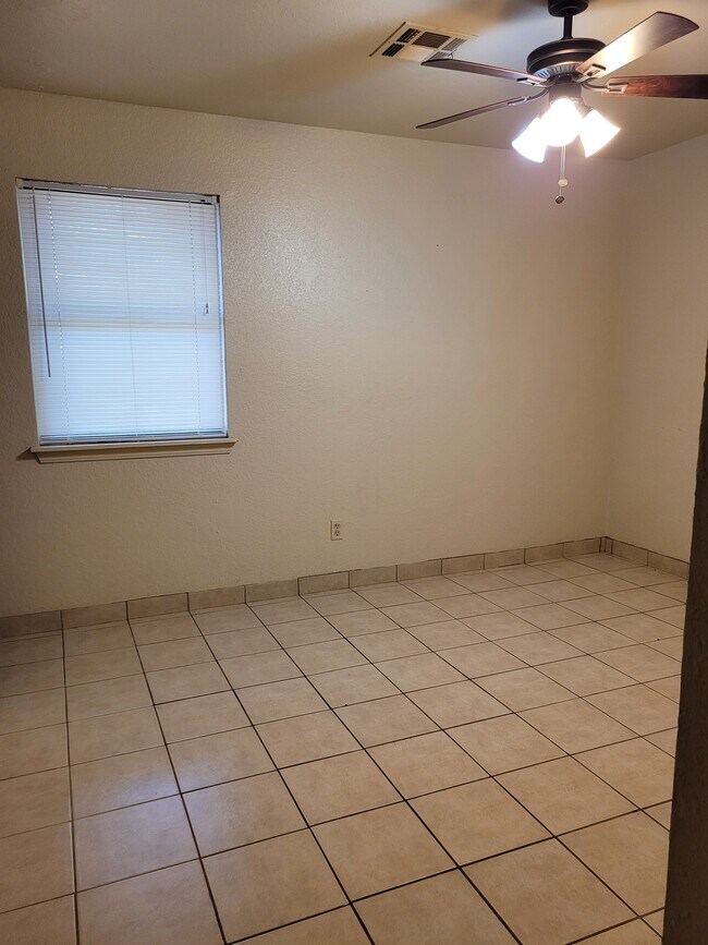 Master bedroom - 2720 SW 74th St