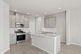 Building Photo - 839 Red Oakland Dr