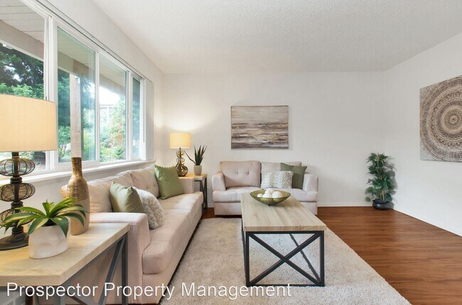 Building Photo - 1 br, 1 bath Apartment - 948 Neil Street NE