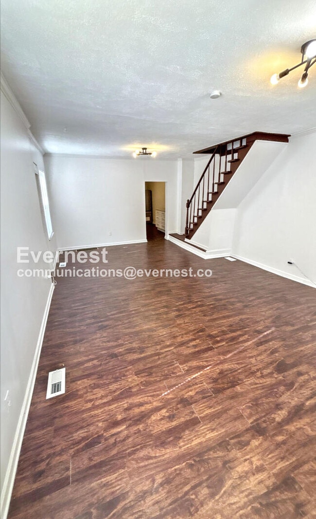 Foto del edificio - 3 Bed/2 Bath Home with Fenced Yard / Available Now!