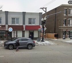 Building Photo - 1615 W Lawrence Ave