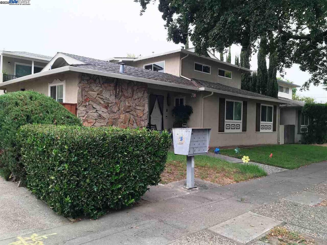 Primary Photo - 1581 Mendenhall Dr