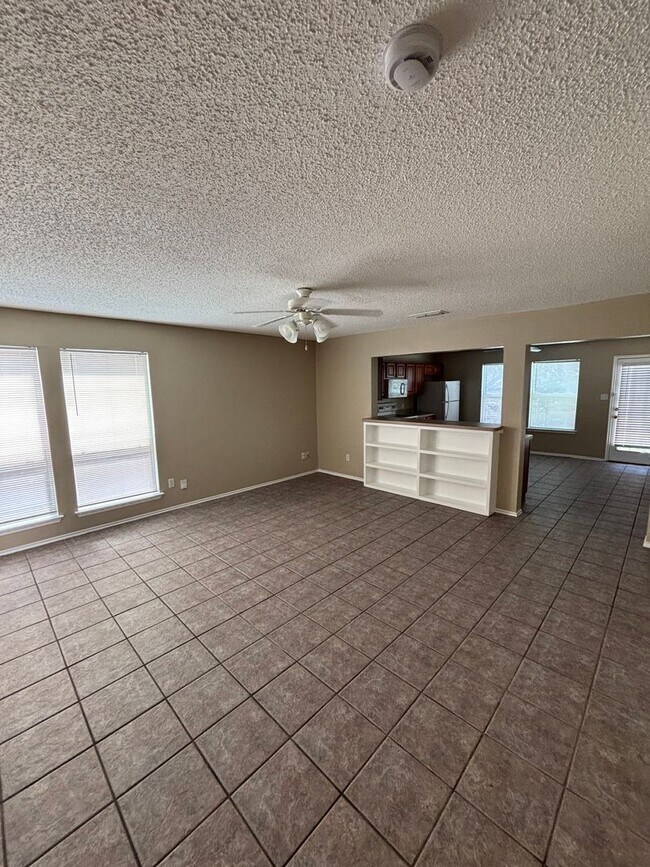 Building Photo - 7533 Kings Tr
