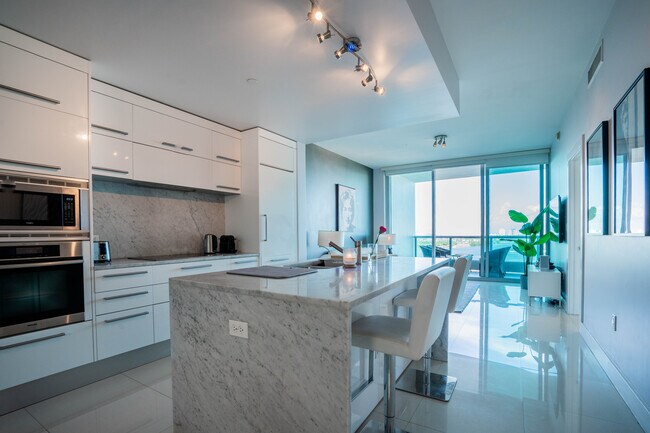 Foto del edificio - 900 Biscayne Blvd