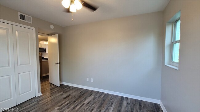 Foto del edificio - 425 SW 47th Terrace