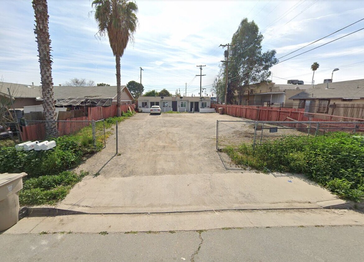Primary Photo - 105 E 8th Street