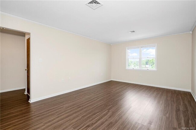 Building Photo - 160 Lakeview Ave