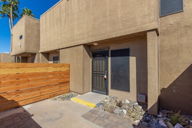Foto del edificio - 2 Bedroom townhouse
