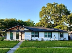 Building Photo - 8058 Longridge Dr