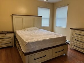 Building Photo - 165-15 Foch Blvd