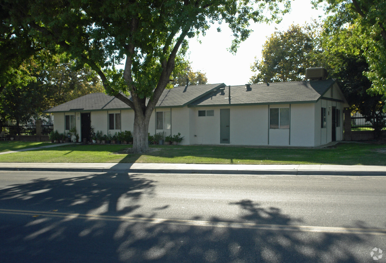 Building Photo - Sierra Terrace