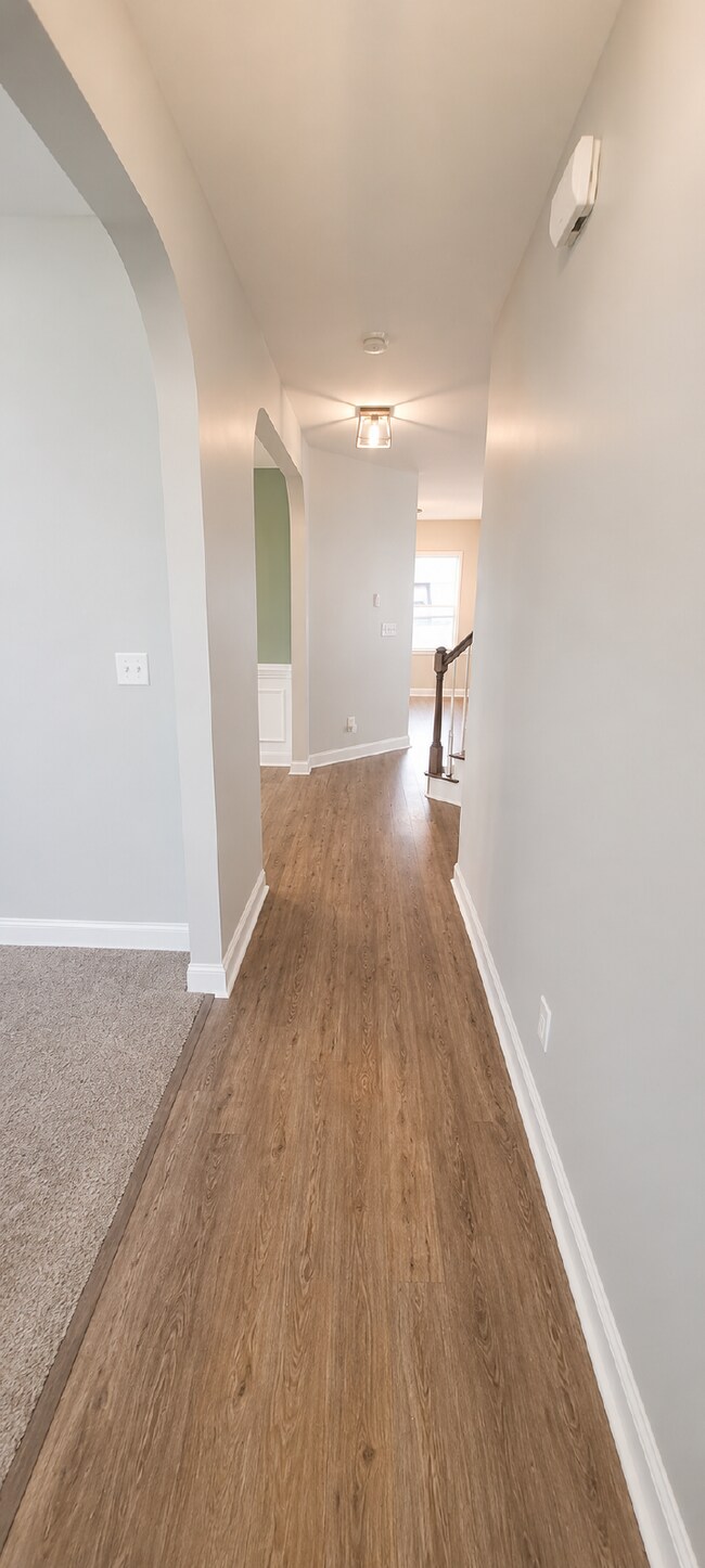 Foto del edificio - Spacious Elegance Awaits: 4-Bedroom Gem with Granite Countertops on Harrington Road!