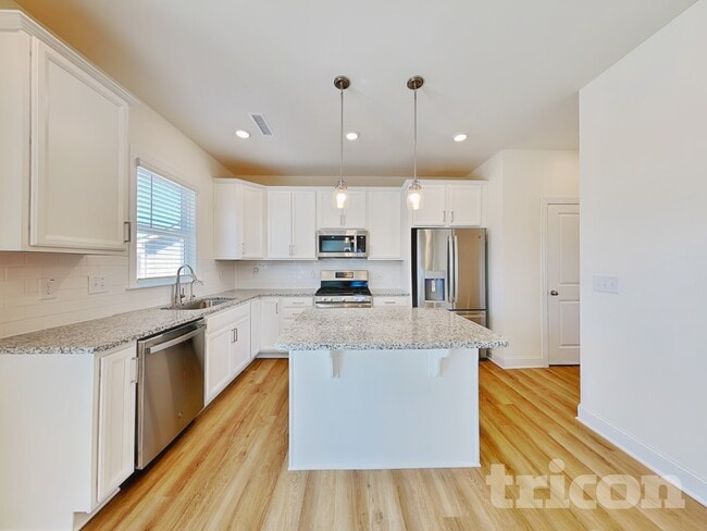 Building Photo - 402 Porterfield Dr
