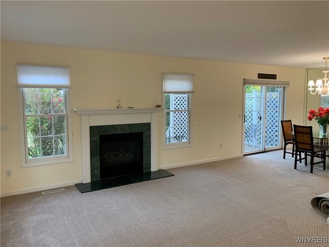 Foto del edificio - 1701 Forest Edge Dr
