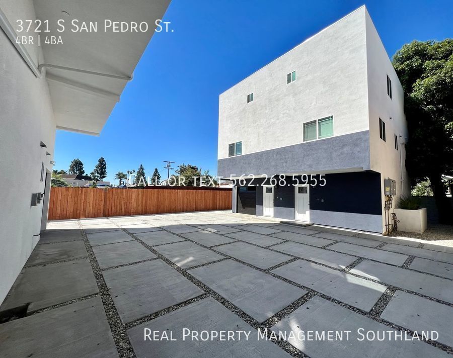 Primary Photo - Stunning, 4 Bed/ 4 Bath Townhouse for Rent...