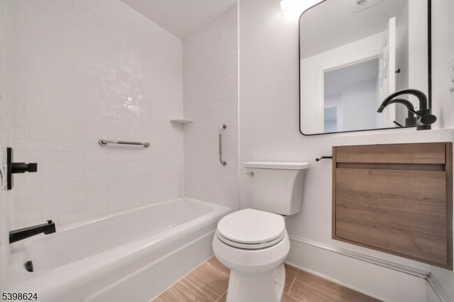 Foto del edificio - 1000 Main St