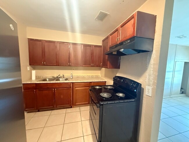 Foto del edificio - 1604 Zephyr Ave