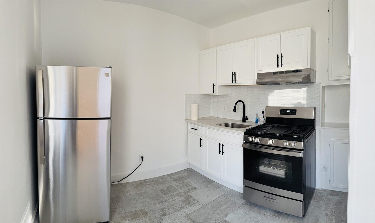 Foto principal - 733 Hudson Ave