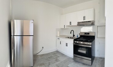 Building Photo - 733 Hudson Ave