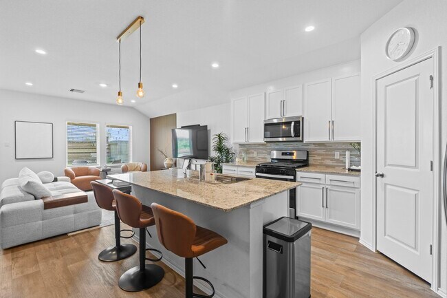Building Photo - 31234 Yatesbury Ln
