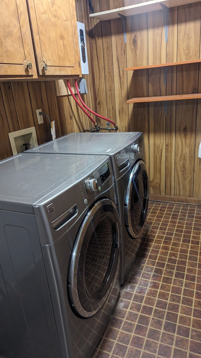 Washer and dryer - 661 North Street