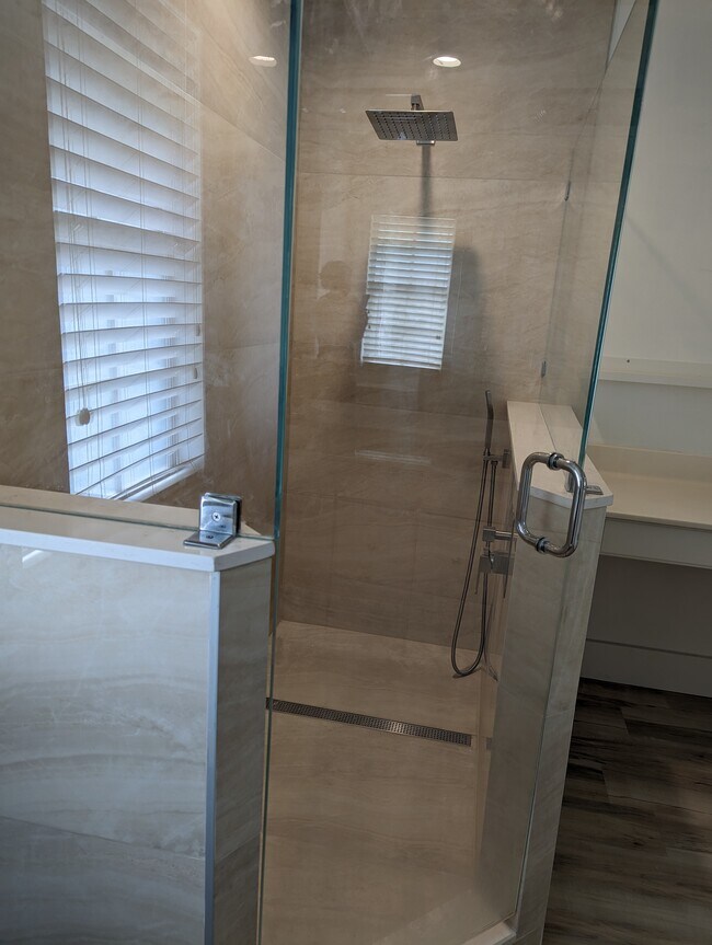 Foto del edificio - 330 SW 8th St