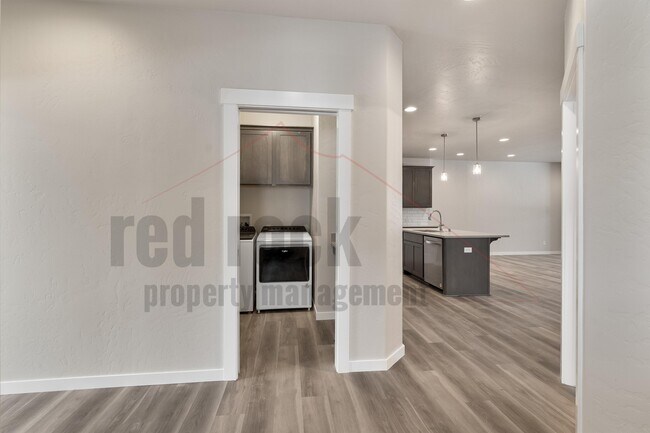 Foto del edificio - 1329 N Tschirley St