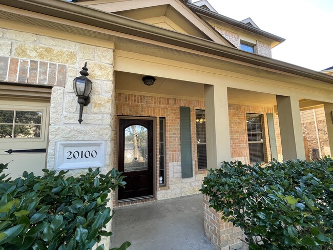 Nice big front porch - 20100 Bitter Root Dr