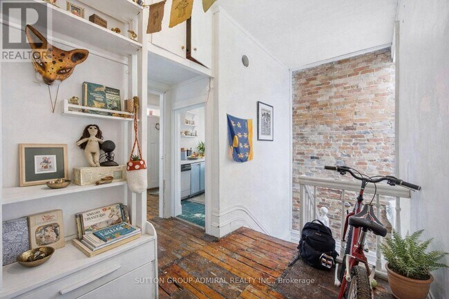 Photo du bâtiment - 391 Queen St W