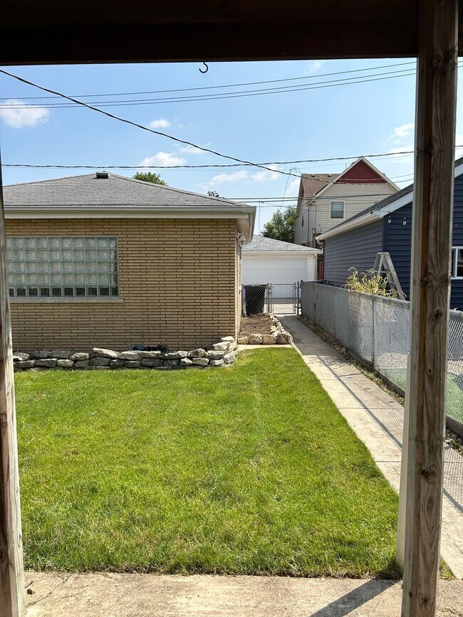 Foto del edificio - 5725 S Newland Ave