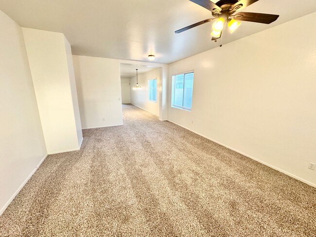 Building Photo - 4 Bedroom/2 Bath Single Level Home! Close ...